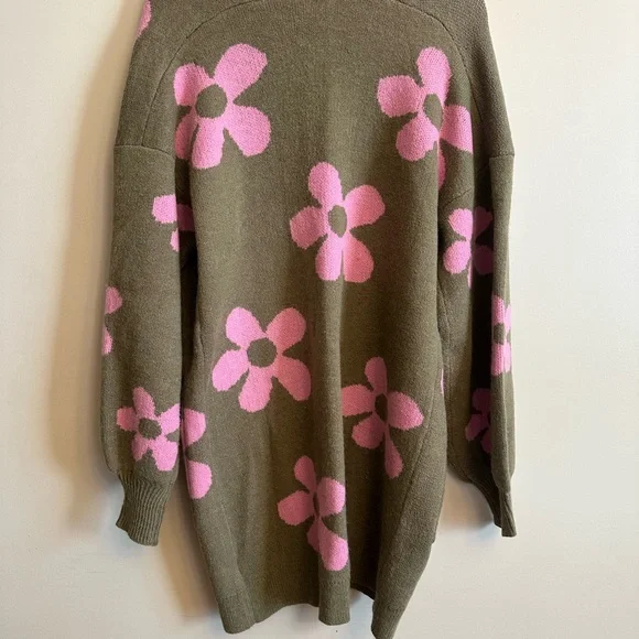 Jodifl Oversized Flower Cardigan Sweater – Olive & Pink – Size Small - Picture 4 of 4